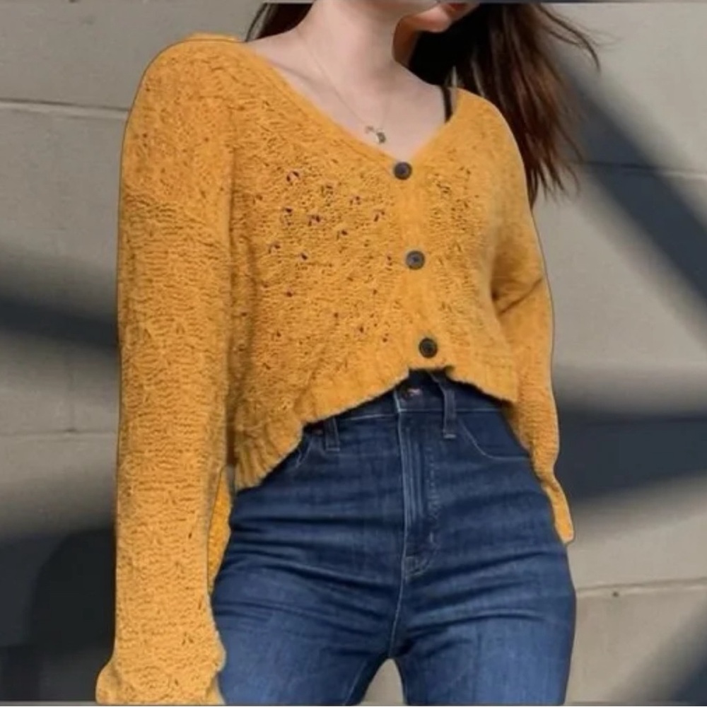 American Eagle Open Knit Crop Cardigan Size Medium Button Up Mustard Yellow